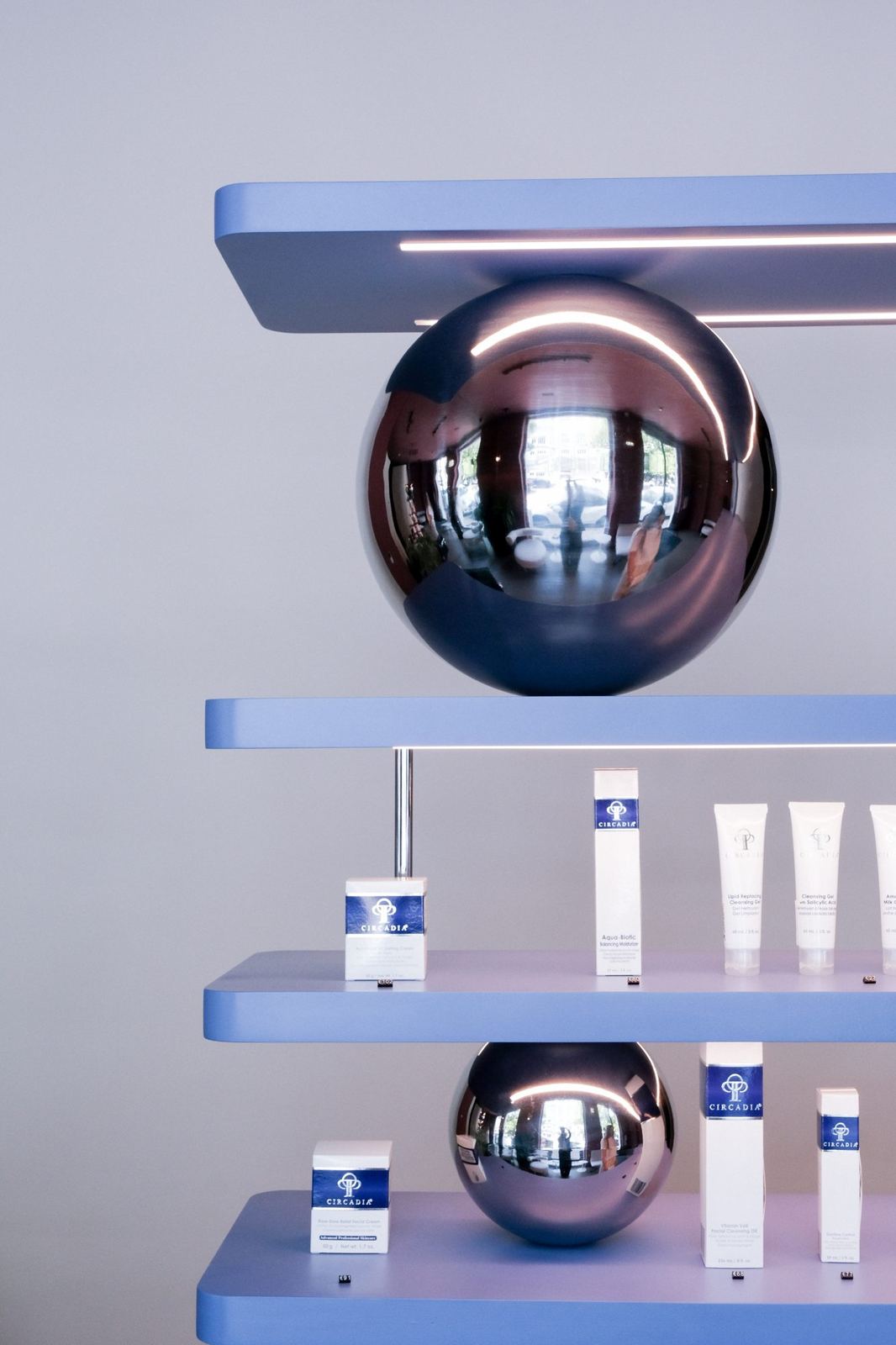 Shelving on a steel pole with chrome spheres