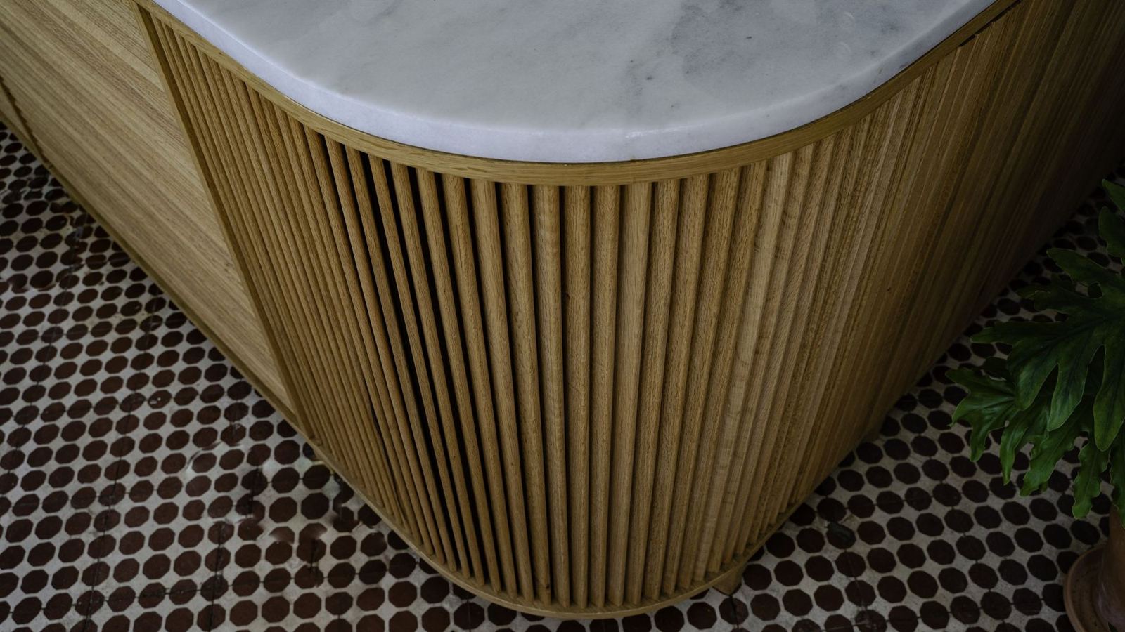 Curved oak fluting close-up, TACT